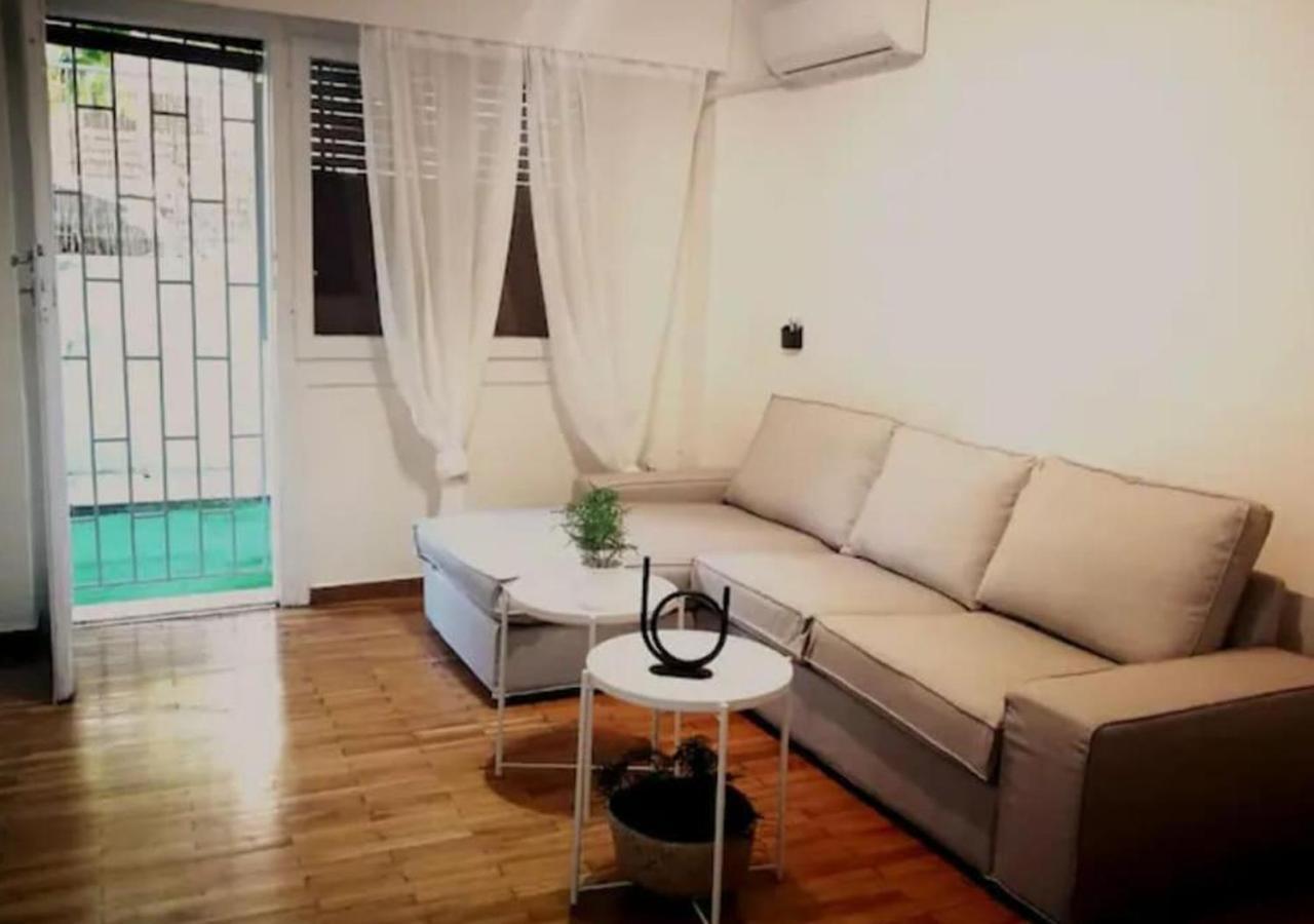 Apartment With Private Patio Atény Exteriér fotografie